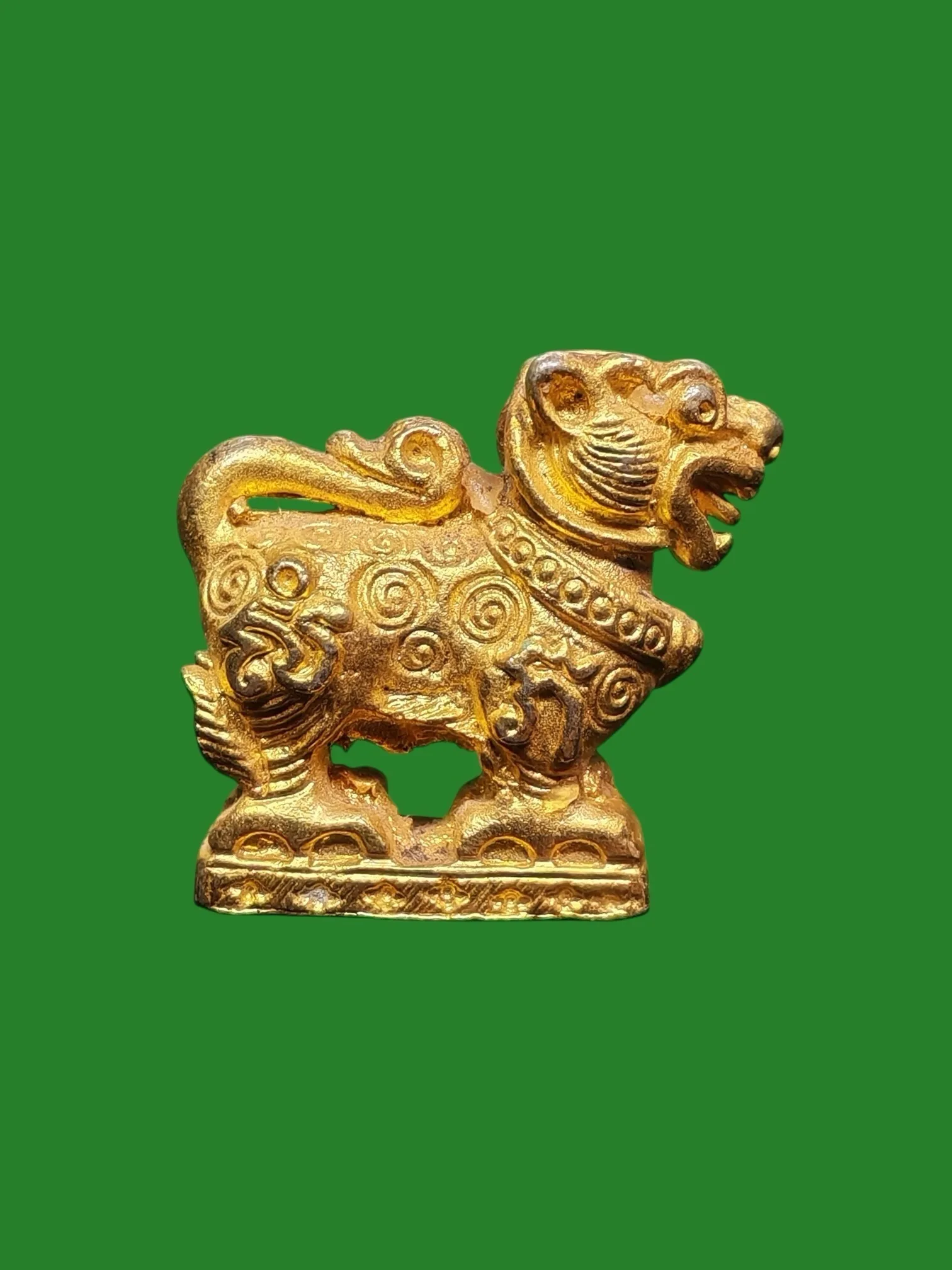 Short-Neck Lion Amulet by Luang Pho Kuay, Wat Khositaram, B.E. 2521, Metal — รูปที่ 2