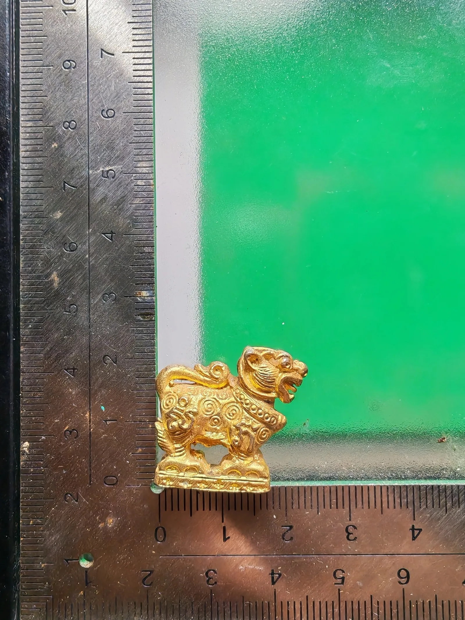 Short-Neck Lion Amulet by Luang Pho Kuay, Wat Khositaram, B.E. 2521, Metal — รูปที่ 4
